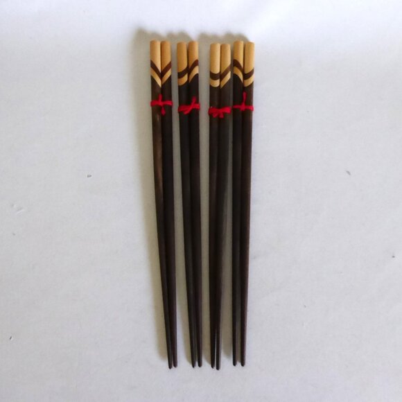 VINTAGE NEW 9.75” HANDCRAFTED TWO TONE WOOD CHOPSTICKS IN STORAGE POUCH (4 SETS) - Picture 4 of 6